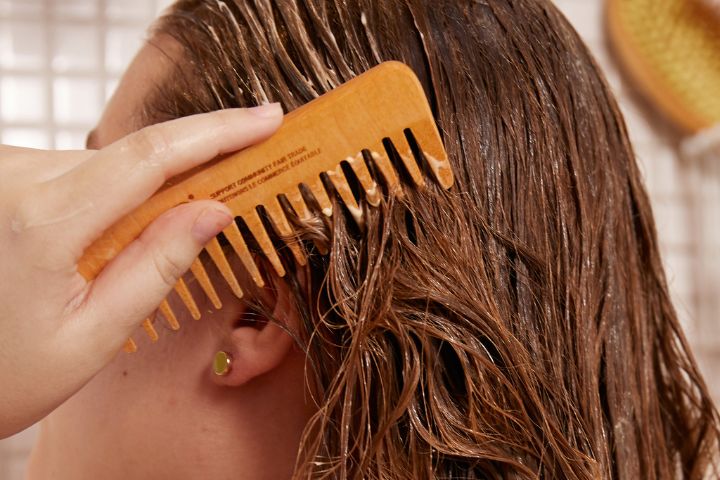 Thin Hair? 7 Mistakes You're Making While Washing Your Hair